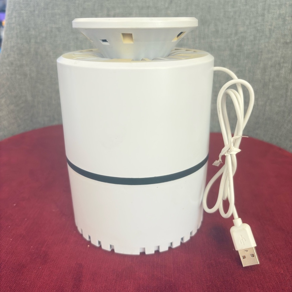 Pre Owned Super Quiet USB Mosquitoes Catcher